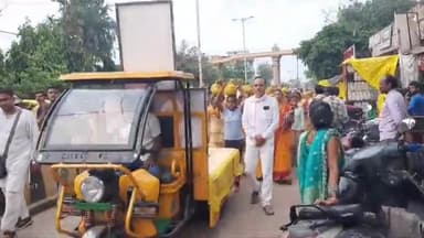 अजयगढ़: गल्ला मंडी में होने बाले 24 कुंडीय गायत्री महायज्ञ के पूर्व अजयगढ़ नगर में निकाली गई कलश यात्रा