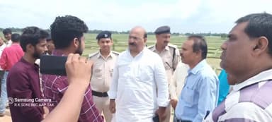 सुरसंड: सुरसंड प्रखंड क्षेत्र में सांसद सुनील कुमार पिंटू ने किया भ्रमण, लोगों की जन समस्याओं से हुए रूबरू