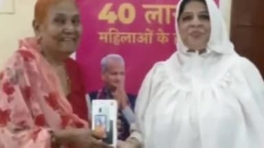 छोटीसादड़ी: राजीव गांधी सभागृह में इंदिरा गांधी स्मार्ट फोन योजना के अंतर्गत वितरण किए गए 138 स्मार्ट फोन