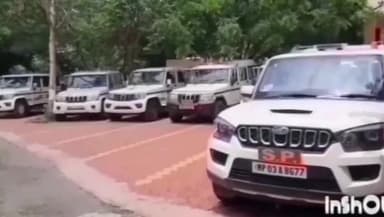 पीथमपुर: सागौर स्थित दशहरा मैदान पानी की टंकी के पास बनी दिवार के पास  से धारदार छुरा लेकर घूमते एक आरोपी को किया गया गिरफ्तार