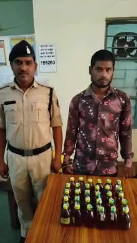 छतौना चौक के पास अवैध शराब के साथ एक व्यक्ति को मंदिर हसौद पुलिस ने किया गिरफ्तार,