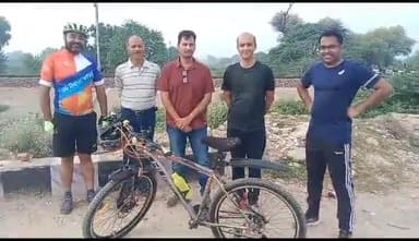 गंगानगर: श्रीगंगनगर में साइकिलिंग पर निकले दो आईएएस अधिकारी