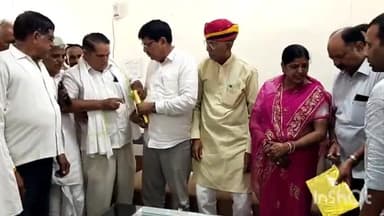 दौसा: PWD रेस्ट हाउस में विधायक व मंत्री मुरारी लाल मीणा ने 5 साल के विकास कार्यों की पुस्तक का किया विमोचन