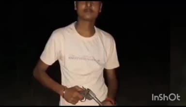 बरेली: दबंग का असलाह लहराते हुए वीडियो वायरल, क्योंलाडिया का मामला