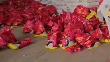 हनुमानगढ़: जिले में 1 लाख 9 हजार 340 #लाभार्थियों को निशुल्क #अन्नपूर्णा फूड पैकेट का किया गया #वितरण लाभार्थियों की उमड़ रही #भीड़