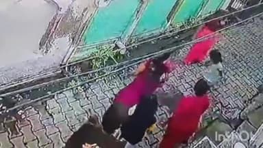 आगरा: थाना हरीपर्वत क्षेत्र के सौंठ की मंडी में कहासुनी के बाद दो पक्षों में जमकर हुई मारपीट,मुक़दमा दर्ज पुलिस जांच में जुटी