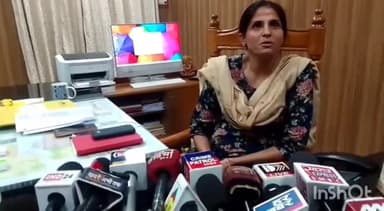 देहरादून: जिलाधिकारी सोनिका ने कहा- भारी बारिश के कारण बनी हुई सड़कों को पहुंच रहा नुकसान