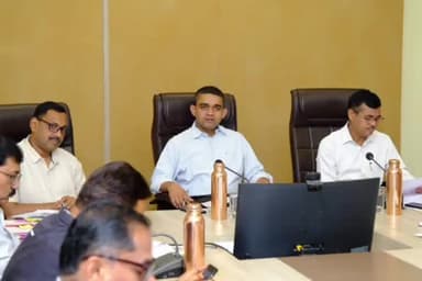 धार: धार कलेक्ट्रेट सभागार में हुआ समयावधि पत्रों की समीक्षा बैठक TL का आयोजन, कलेक्टर ने दिए आवश्यक निर्देश