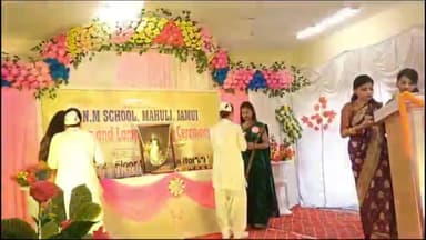 जमुई: जीएनएम स्कूल महुली में दूसरे बैच की नामांकित छात्राओं के लिए लैंप लाइटिंग और ओथ सेरेमनी हुई आयोजित, कलेक्टर ने की शिरकत