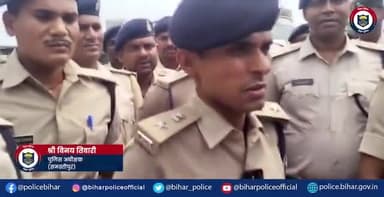 मोहनपुर ओपी प्रभारी नंदकिशोर यादव को गोली मारने वाले गिरोह को एसपी विनय तिवारी ने 4 बदमाश को अरेस्ट किया गया है ।