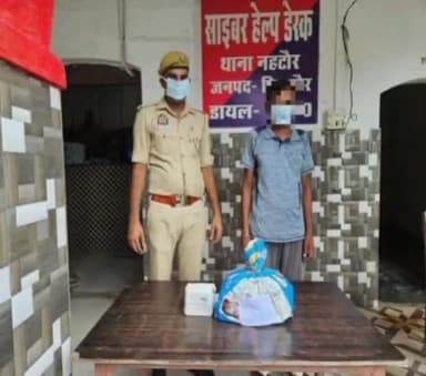 धामपुर: नहटौर पुलिस ने तुराबनगर निवासी एक अभियुक्त को 25 पव्वा अवैध देसी शराब के साथ किया गिरफ्तार