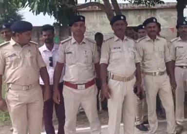 उचकागांव: जमसड़ नहर पुल के पास गिरफ्तार आरोपित बदमाश को पूछताछ के बाद पुलिस ने न्यायिक अभिरक्षा में भेजा