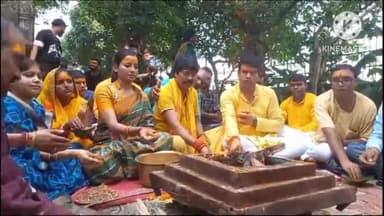 पतरातू: बड़कागांव विधायक अंबा प्रसाद आज सातवां सोमवारी के दिन हवन किया अपने पिता के साथ