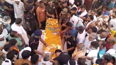 पुन्हाना: गांव संगेल में 6 साल के बेटे ने शहीद तेजपाल को दी मुखाग्नि,पार्थिव देह देखकर बेहोश हुई पत्नी और मां,गमगीन रहा माहौल