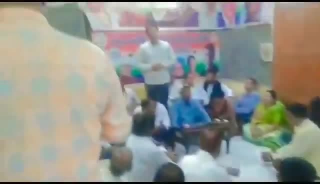 हम लोग राजीव जी को देखने से वंचित रह गए थे, मगर जब जब @rahulgandhi जी को देखते हैं तब तब ऐसा लगता है कि राजीव गांधी जी चले आ रहे हैं l #Mhow #Indore #Dhar #MadhyaPradesh #rememberingrajivgandhiji