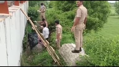 मुरादाबाद: सोनकपुर फ्लाईओवर के किनारे झाड़ियों में युवक का मिला शव, सूचना पर मौके पर पहुंची पुलिस