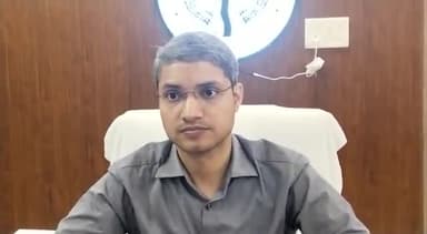 शामली: जिले की सड़को को गड्ढा मुक्त कराने को लेकर संबंधित विभागों के अधिकारियो को दिए गए निर्देश, DM रविंद्र सिंह ने दी जानकारी