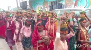 जहानाबाद: एरोड्रम स्थित शिव मंदिर से सावन के सोमवारी पर जलाभिषेक के लिए निकाली गई कलश यात्रा