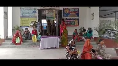 खोदावंदपुर: सीएचसी खोदावंदपुर के समक्ष टीबी मरीजों के बीच वितरण किया गया पोषण आहार