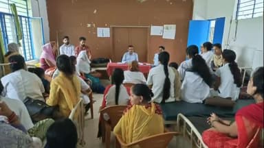 दरौंधा: दारौंदा सामुदायिक स्वास्थ्य केंद्र में स्वास्थ्य प्रबंधक जितेंद्र सिंह ने कर्मियों के साथ की बैठक