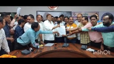 कवर्धा: मंत्री अकबर ने पत्रकार गृह निर्माण सहकारी समिति मर्यादित को 3 एकड़ जमीन आवंटन की आदेश कॉपी कलेक्ट्रेट में की प्रदान