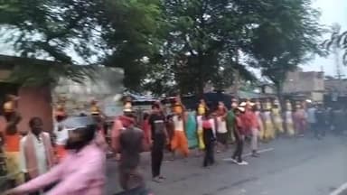 खोदावंदपुर: दौलतपुर में अष्टयाम यज्ञ की पूजा संपन्न, कलश का किया गया विसर्जन