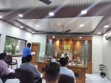 आगरा: मंडलायुक्त ऋतु माहेश्वरी की अध्यक्षता में कार्यालय पर मंडल स्तरीय उद्योग बंधु समिति की बैठक हुई संपन्न