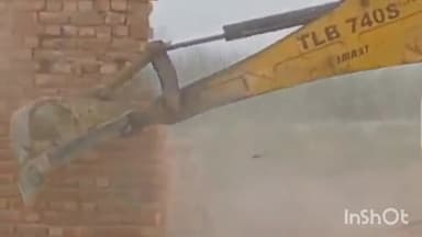 खतौली: मंसूरपुर थाना क्षेत्र के एनएच 58 हाईवे पर बन रही अवैध कॉलोनियों पर एमडीए का चला बुलडोजर