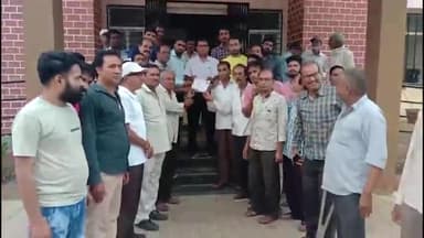 सरदारपुर: सेन समाज ने इंदौर में हुए दोहरे हत्याकांड को लेकर मुख्यमंत्री के नाम ज्ञापन एसडीएम राहुल चौहान को सौंपा