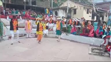 थराली: रेई में आयोजित पांडव लीला में तृतीय दिवस पर पांडवों ने धर्म शिला व हनुमान जी द्वारा किया गया लंका पूजन