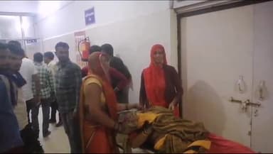 टीकमगढ़: गड़ोली गांव की महिला की सांप के काटने से हुई मौत, ज़िला अस्पताल में पोस्टमार्टम के बाद परिजनों को सौंपा गया शव