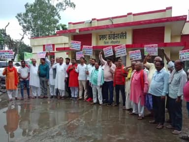 बरौली: बिहार प्रदेश मुखिया संघ के आह्वान पर बरौली मुखिया संघ ने दिया एकदिवासिये धरना