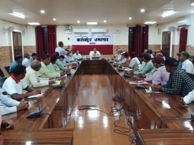 देेेवरिया: कलेक्ट्रेट सभागार में जिलाधिकारी की अध्यक्षता में हुई सैनिक बंधु की बैठक