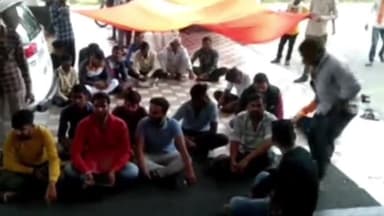 रतलाम नगर: करमदीमें जैनतीर्थ व ग्रामीणोंके बीच विवादके बाद ग्रामीणपहुंचे कलेक्ट्रेट कलेक्टरको दिया ज्ञापन ध्वज लगानेकी मांगी परमिशन