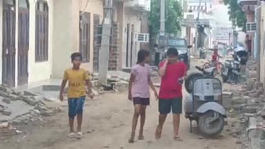 उकलाना: वजीर कॉलोनी में गली का निर्माण नहीं होने पर लोगों ने जताई नाराज़गी, लोगों को आने-जाने में हो रही है परेशानी