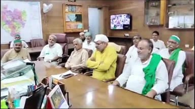 मुरादाबाद: विभिन्न मांगों को लेकर भारतीय किसान यूनियन के लोगों ने सिविल लाइन स्थित कमिश्नर कार्यालय पहुंचकर कमिश्नर से की मुलाकात