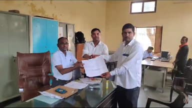 बाह: पिनाहट मे सेरब गॉव मे ग्राम प्रधान तथा अरनोटा मे क्षेत्र पंचायत सदस्य के लिए उपचुनाव प्रक्रिया हुई शुरू