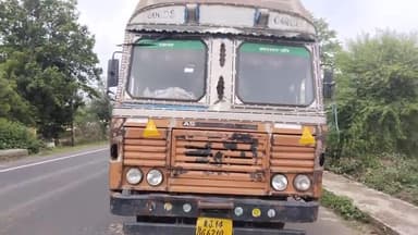 सुसनेर: सालिया खेड़ी अंधे मोड़ समीप खड़े कंटेनर में घुसी बाइक, डर के मारे कंटेनर को चालू छोड़कर भागा ड्राइवर