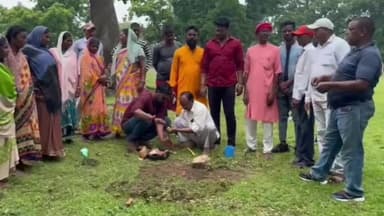 मांडू: कुजु दक्षिणी पंचायत के कठरा टोला मुरपा में मुखिया द्वारा 15वें वित्त योजना से शमशान घाट शेड का किया गया शिलान्यास