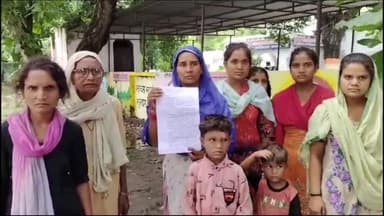 रायबरेली: डीएम कार्यालय में थाना भदोखर के पीड़ित परिवार ने डीएम से की गाली-गलौज करने वाले आरोपियों पर कार्यवाही करने की मांग