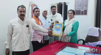 ईसागढ़: एसडीएम कार्यालय पहुंचकर भारतीय किसान संघ के पदाधिकारियों ने SDM से की मुलाकात, किसानों की सुनाई समस्याएं