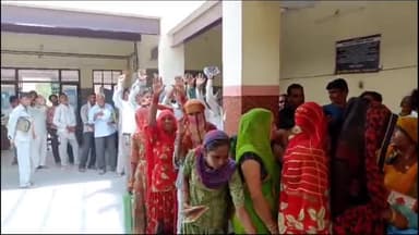 सरदारशहर: पंचायत समिति में महंगाई रात कैंप में वंचित परिवारों के लिए पांच अतरिक्त ऑपरेटर लगवाने की मांग, लोगों ने जताया विरोध