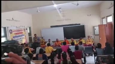 नलखेड़ा: नलखेड़ा के शासकीय महाविद्यालय में पहुंची स्नेह यात्रा, छात्रों को संतों ने दिया मार्गदर्शन