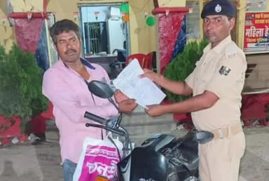 उचकागांव: चोरी गई बाइक को मीरगंज थाने की पुलिस ने किया बरामद,कोर्ट के आदेश पर त्रिलोकपुर के व्यक्ति को सौप
