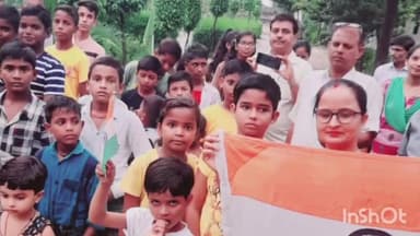 डलमऊ: मुराईबाग कस्बे के इलाहाबाद रोड पर स्थित आर्यन दीप उच्चतर माध्यमिक विद्यालय में चंद्रयान प्रसारण देख लगे भारत मांकेजयकारे