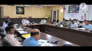 प्रयागराज: संगम सभागार में जिलाधिकारी की अध्यक्षता में महाकुंभ मेला 2024, 25 के दृष्टिगत की गई समीक्षा बैठक