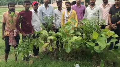 #समाजसेवी_दीपक_उपाध्याय के #जन्मदिन पर छात्र नेताओं ने #पीजी_कॉलेज में 101 #पौधारोपण कर मनाया अनोखा जन्मदिन.....