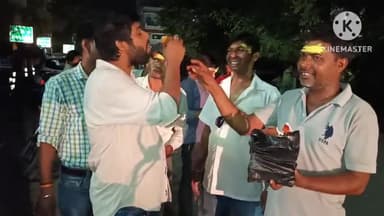 बिहार: चंद्रयान 3 की चंद्रमा पर सफल लैंडिंग पर बिहारशरीफ में युवाओं ने बीच सड़क पर मनाया जश्न, पटाखा फोड़े