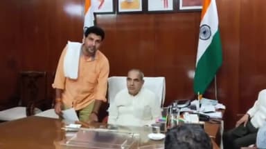 बौंद कलां: बौंद खंड के गांवों में छात्रों के लिए स्पेशल बस चलवाने की मांग को लेकर पार्षद मोहित साहू ने परिवहन मंत्री से की मुलाकात