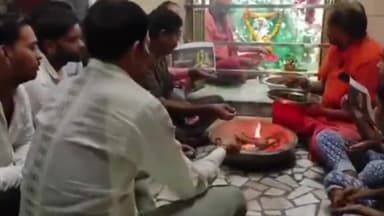 प्रयागराज: नया पुरवा स्थित सिद्ध पीठ काली मंदिर में चंद्रयान-3 की सफलतापूर्वक लैंडिंग के लिए किया गया अनुष्ठान